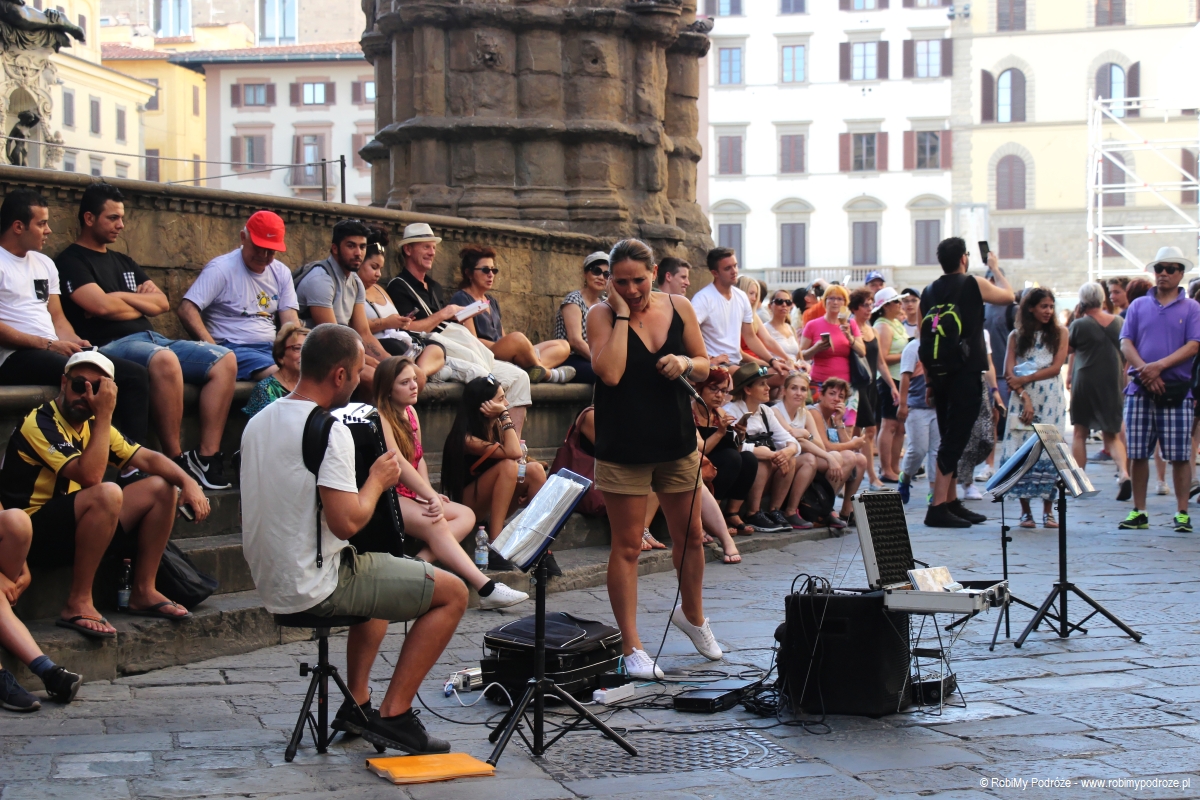 koncert na placu pomników we Florencji