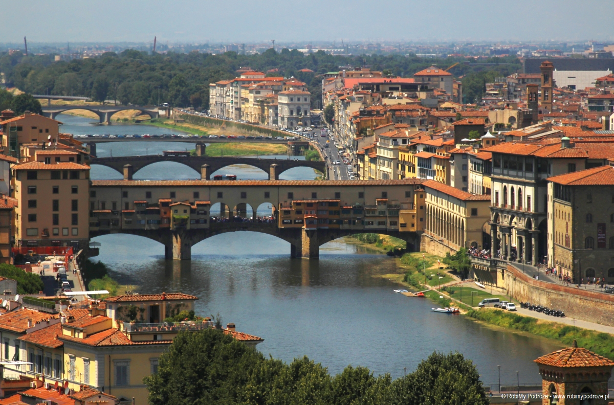 panorama rzeki Arno we Florencji