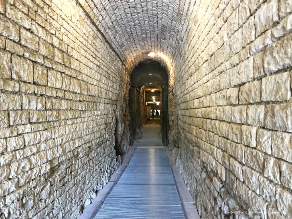 podziemia amfiteatru w Puli