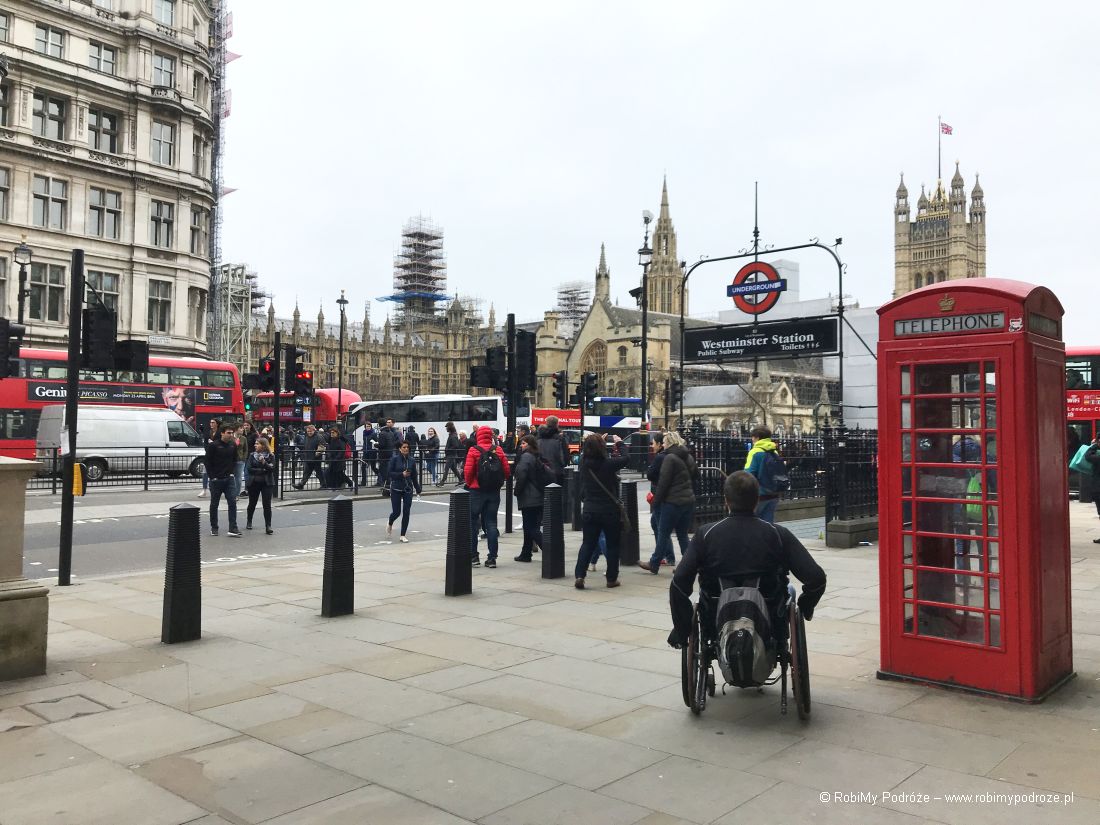 długa majówka w Londynie - budki telefoniczne