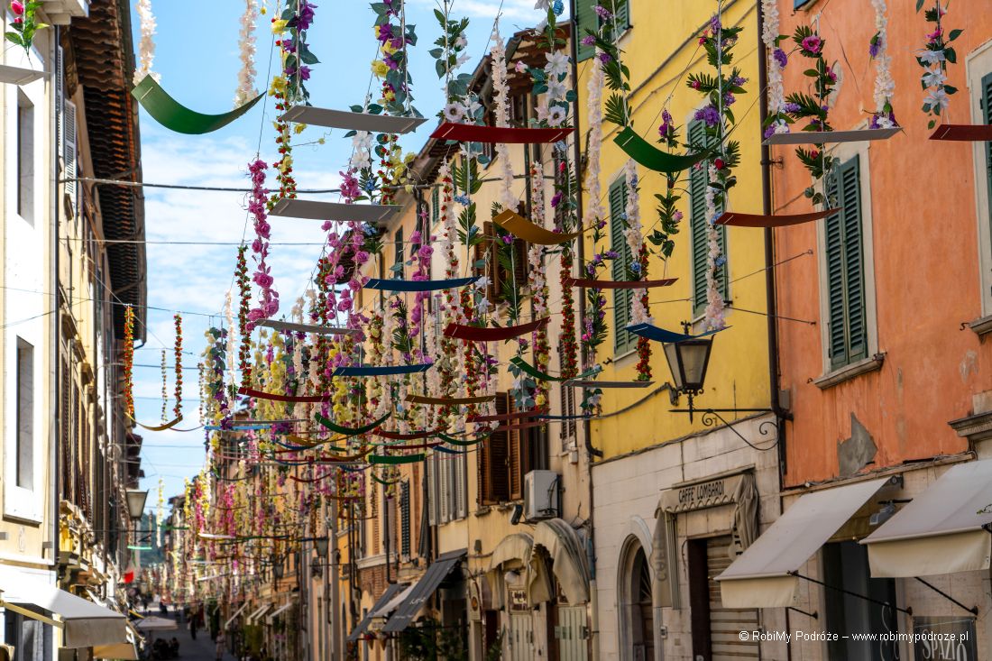 kolorowa Via Mazzini w Pietrasancie