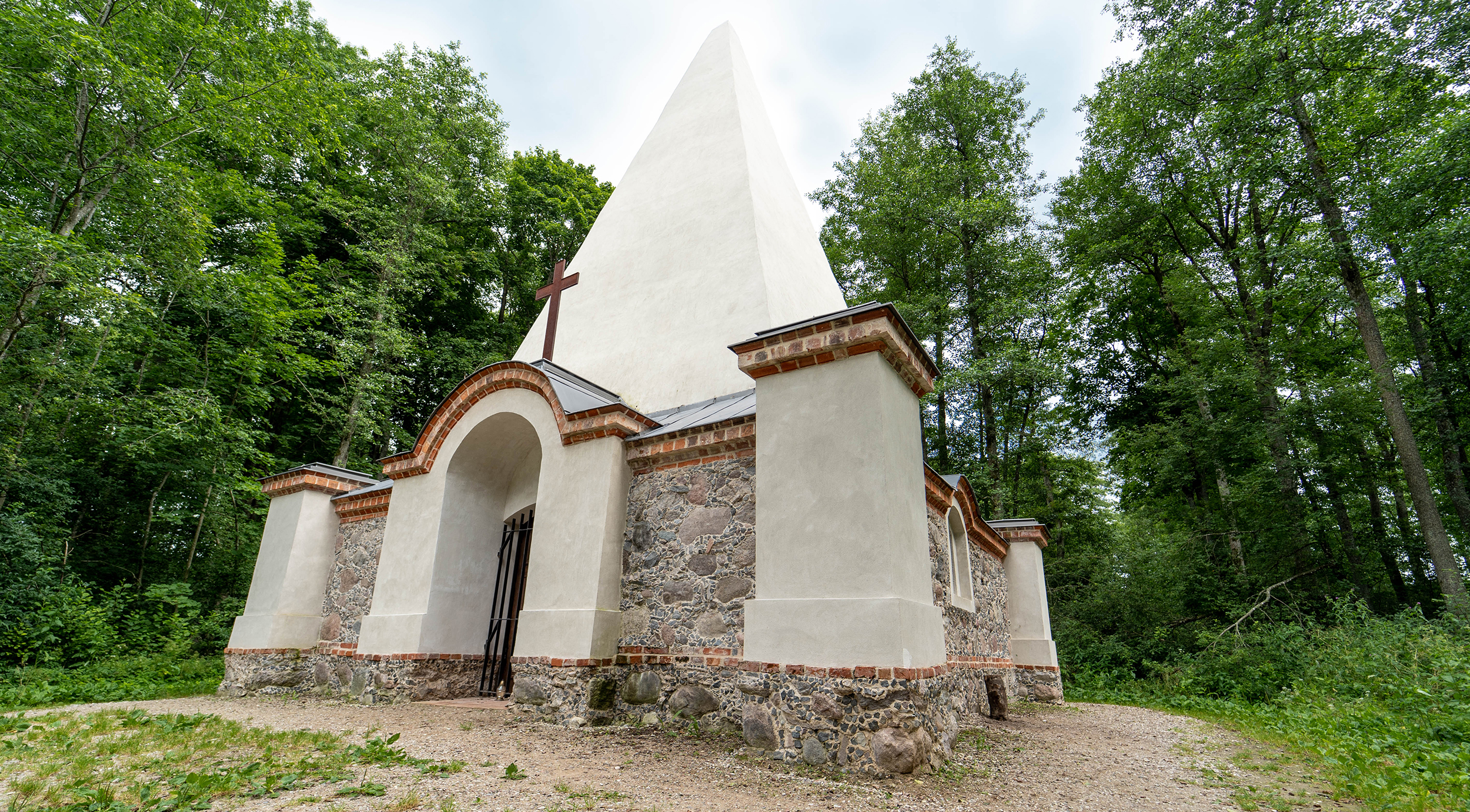 Piramida w Rapie na długi weekend w Polsce