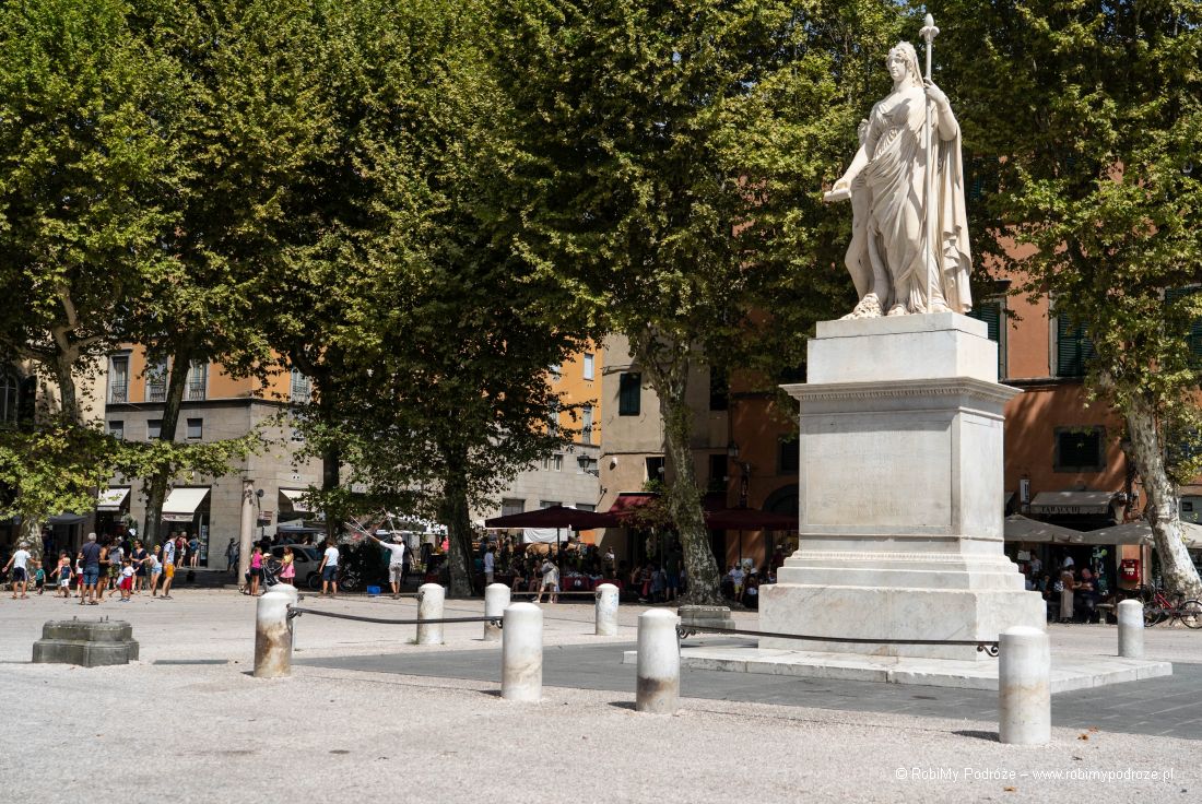 Pomnik na Piazza Napoleone