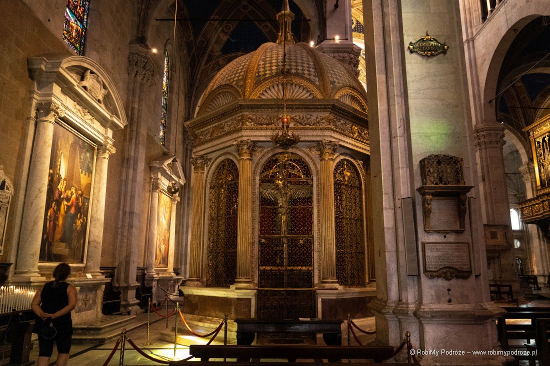 krucyfiks w Duomo di San Martino