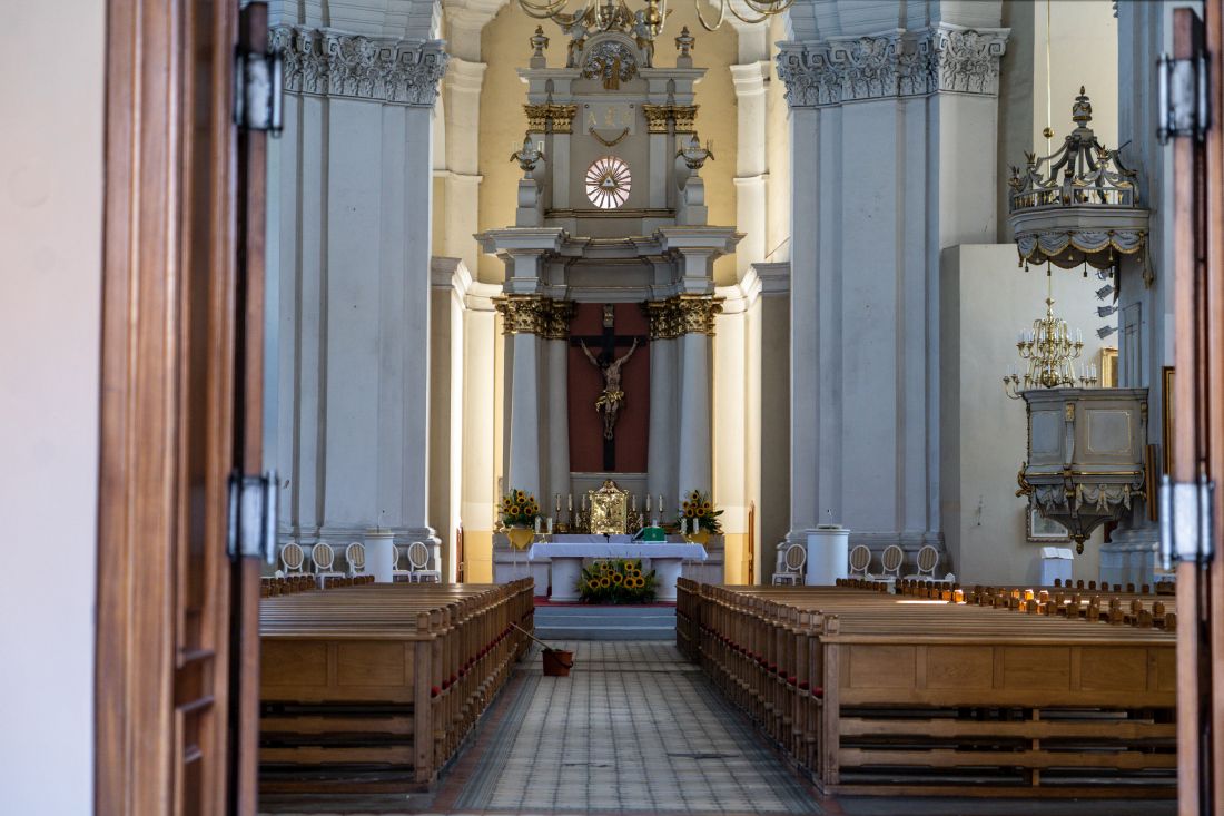 wnętrze kościoła św. Krzyża w Lesznie