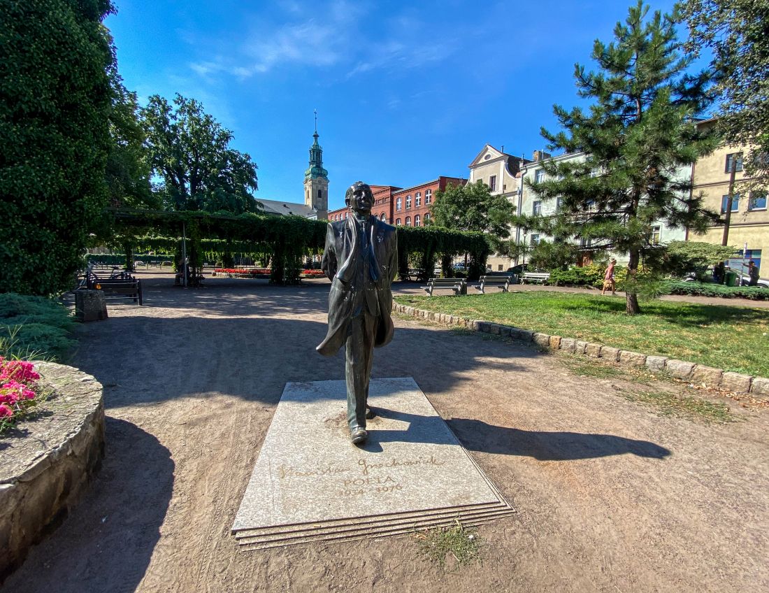 Pomnik Stanisława Grochowiaka - atrakcje Leszna