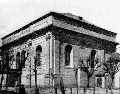 Synagoga przed przebudową w Lesznie - zdjęcie archiwalne - https://pl.wikipedia.org