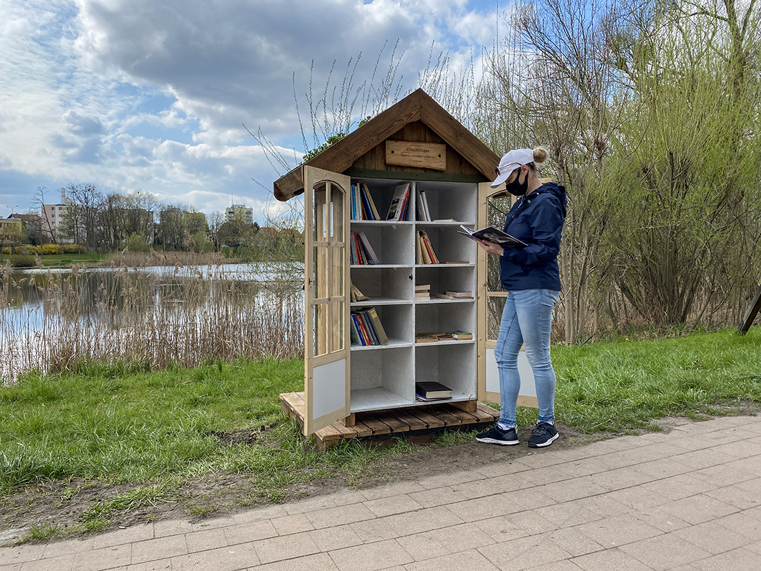 biblioteka nad jeziorem Długim