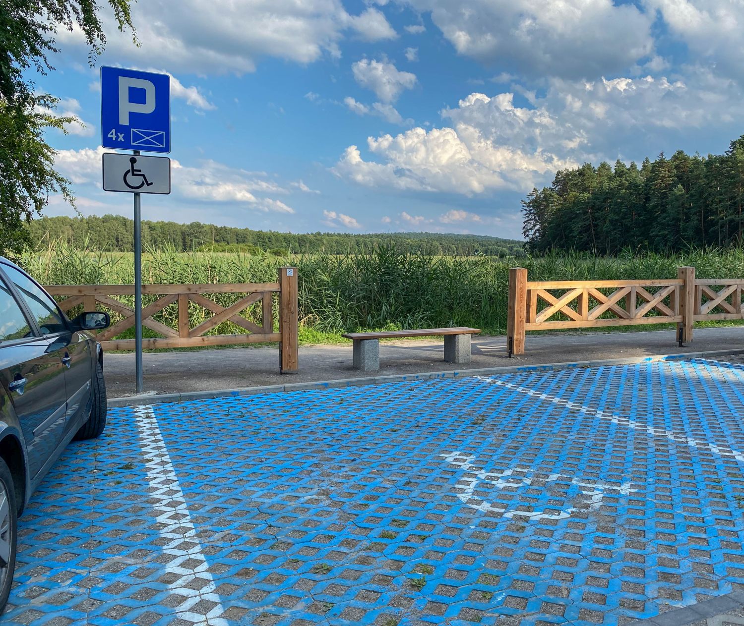 parking dla niepełnosprawnych w Roztoczańskim Parku Narodowym