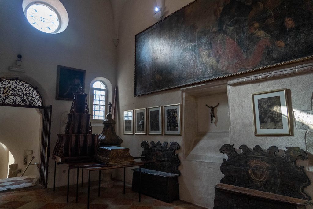 Kolekcja obrazów w skarbcu katedry w Kotorze