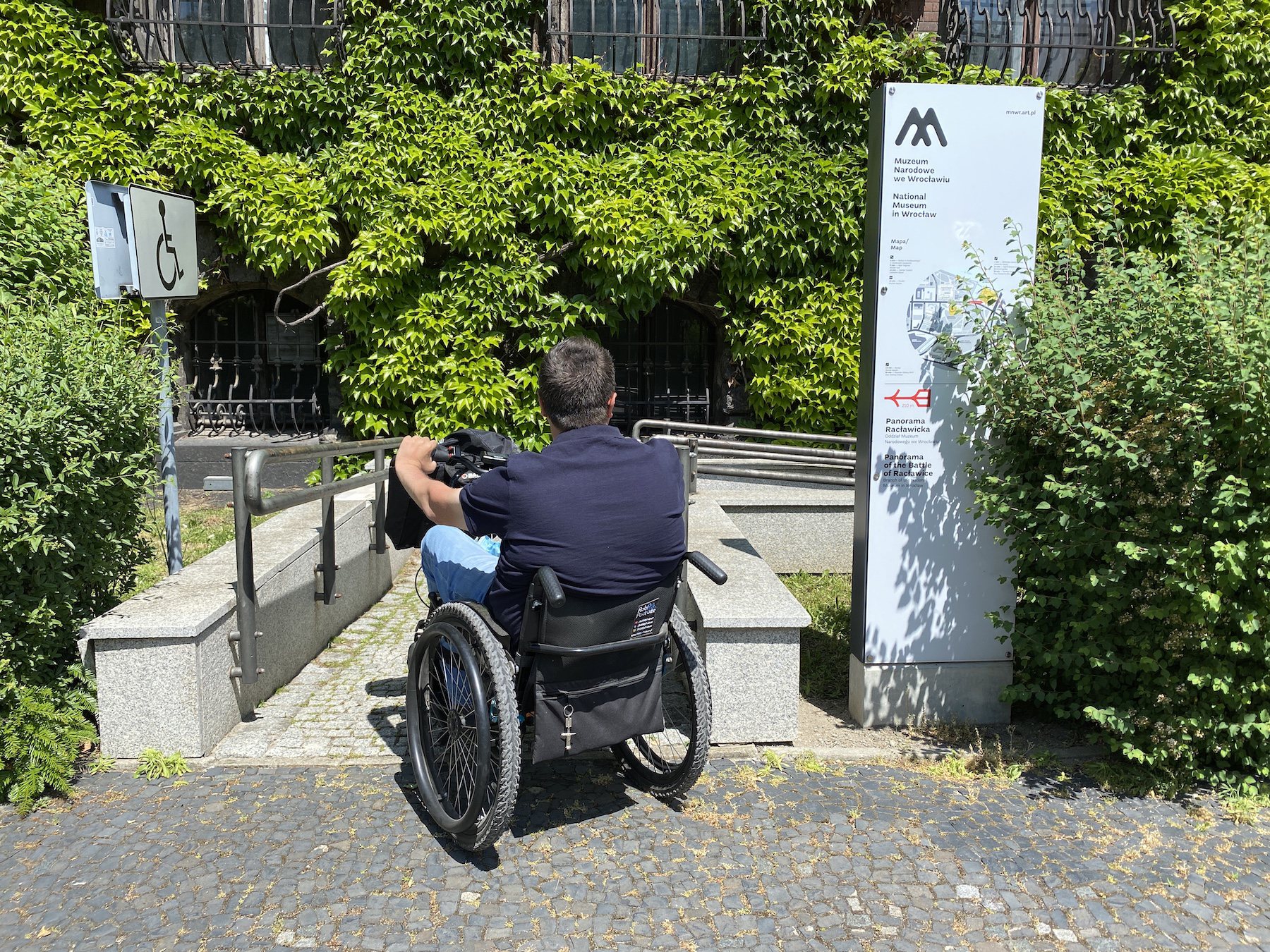 Podjazd dla niepełnosprawnych
