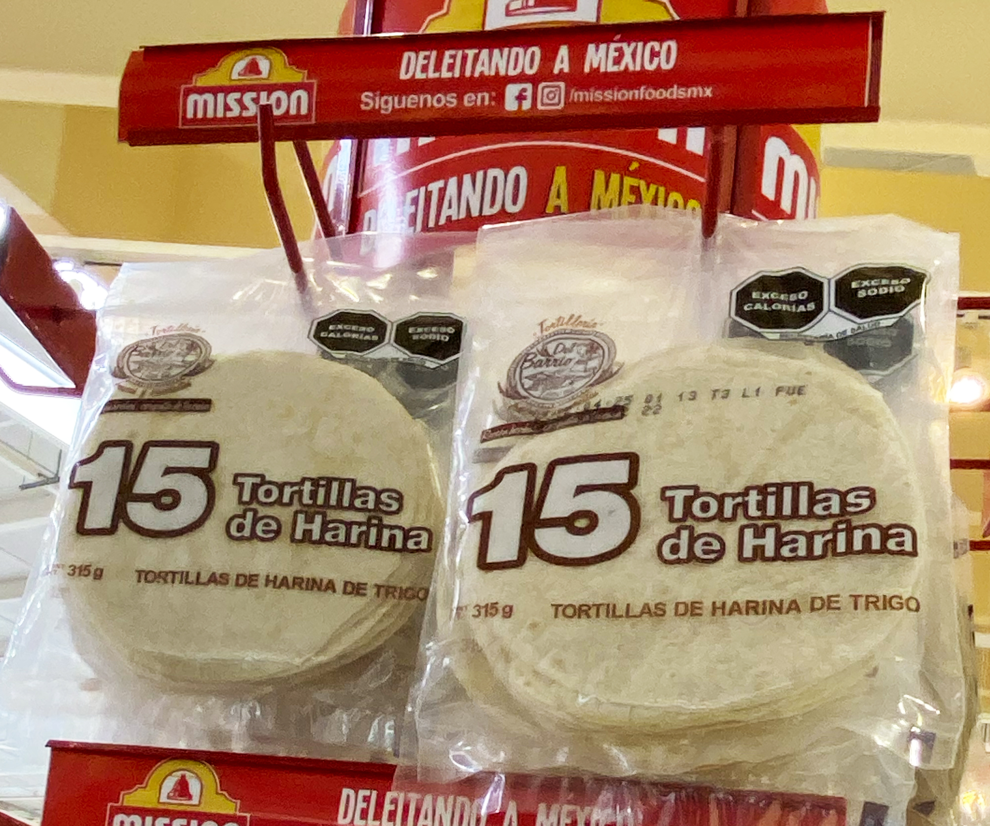 Paczka tortilli w sklepie na Jukatanie