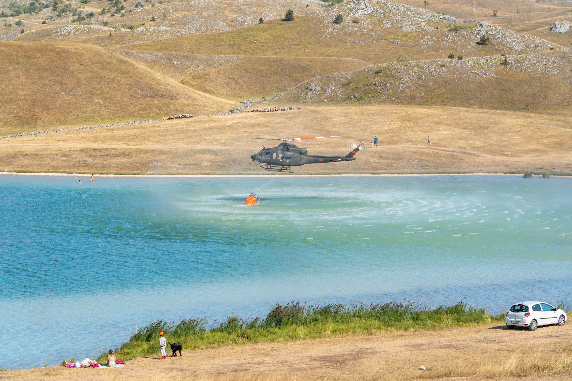 helikoptery gaszą pożar w Czarnogórze