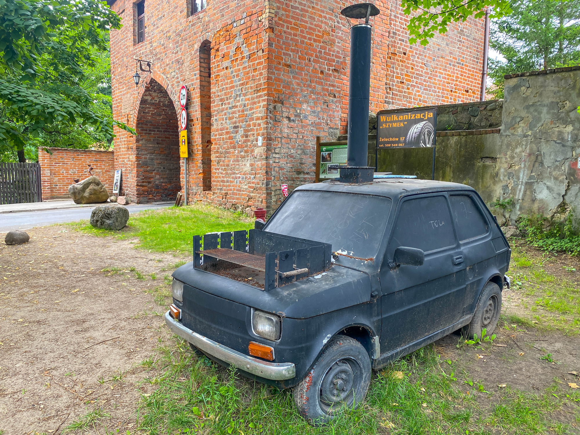 Fiat 126p - grill w Łagowie