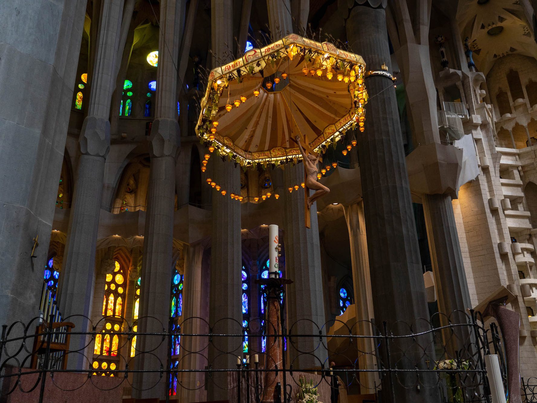ołtarz w Sagrada Familia warto zobaczyć