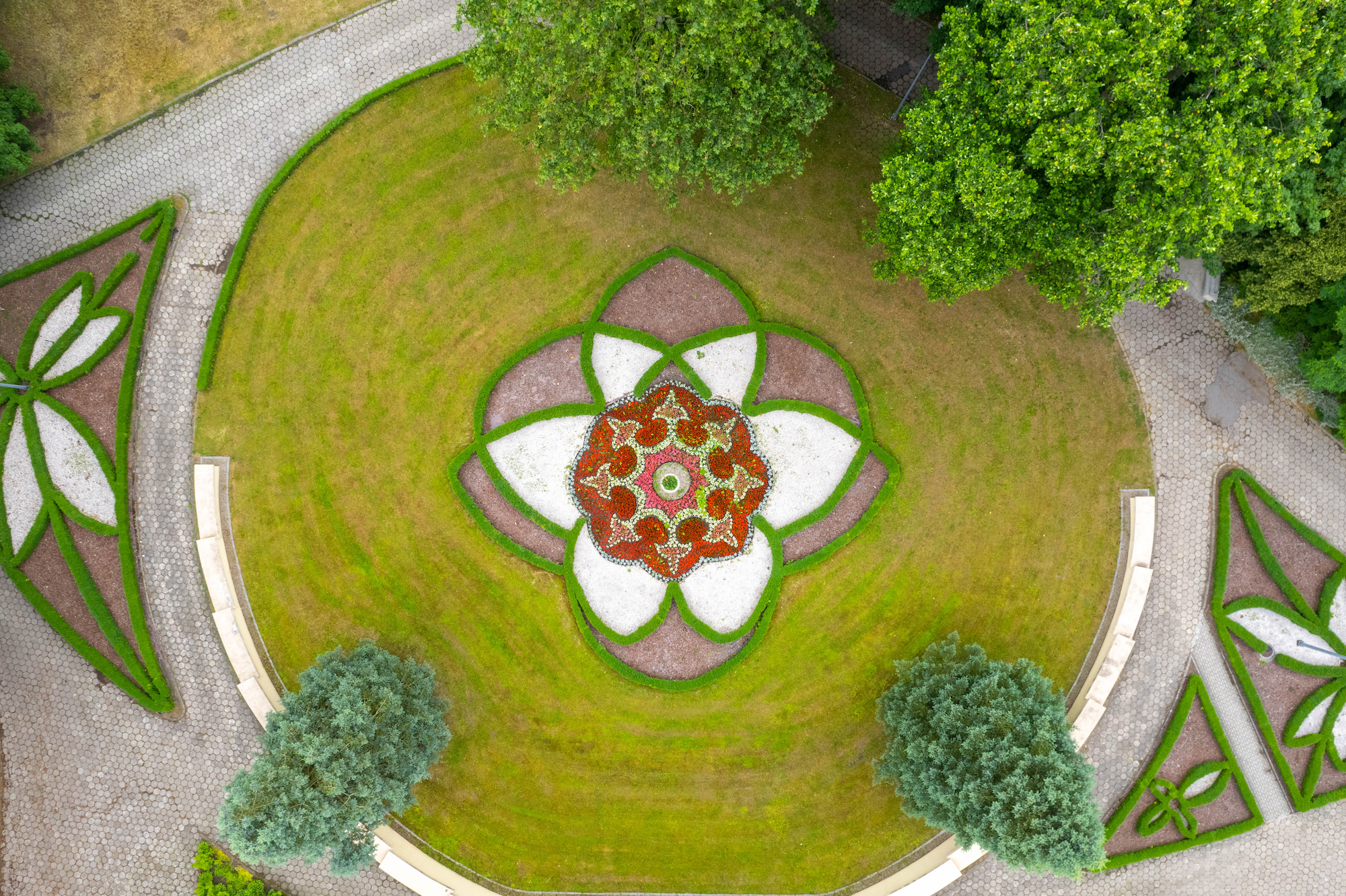 Pałac Sanguszków - ogród