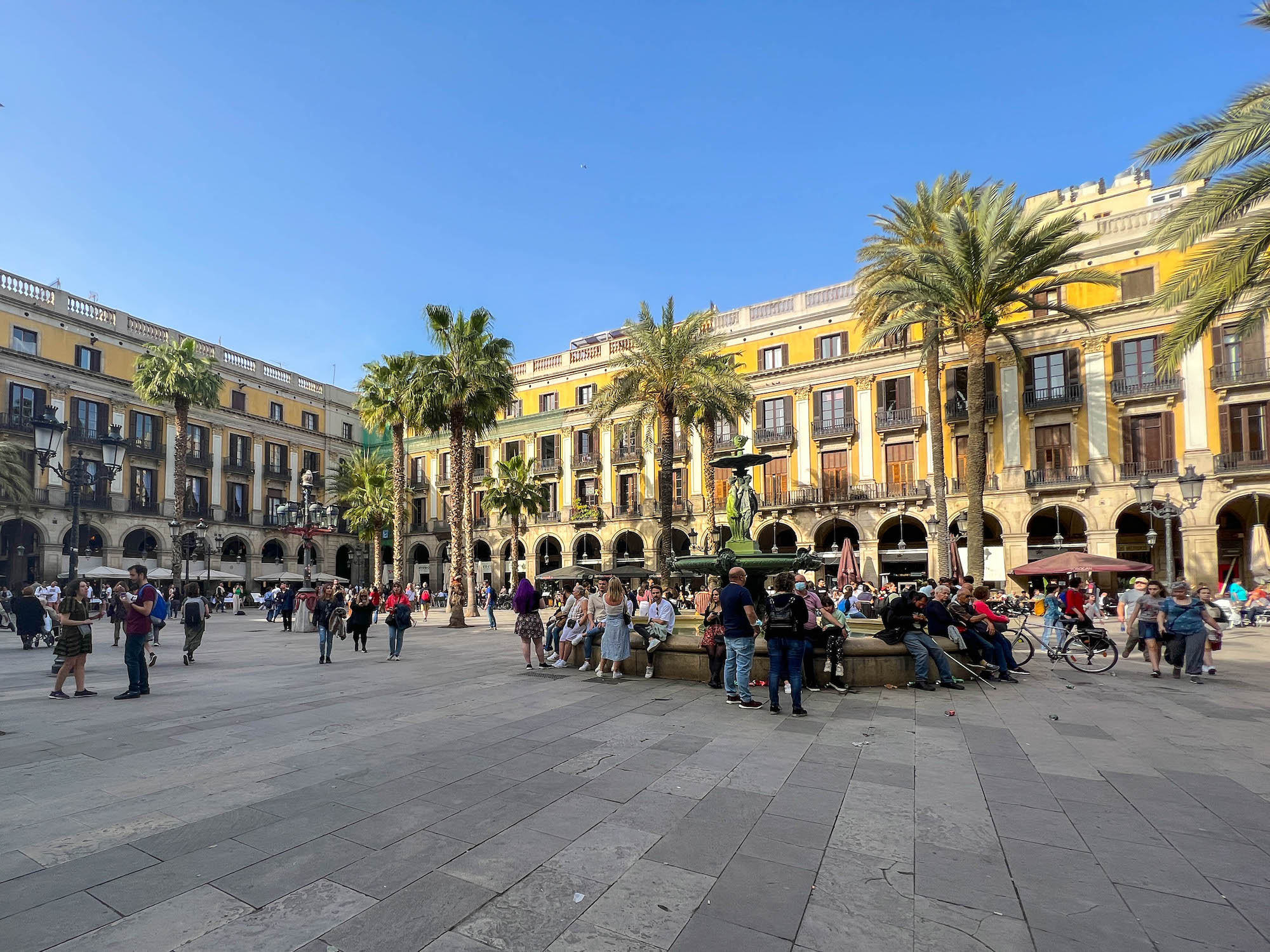 Plac Reial w Barcelonie