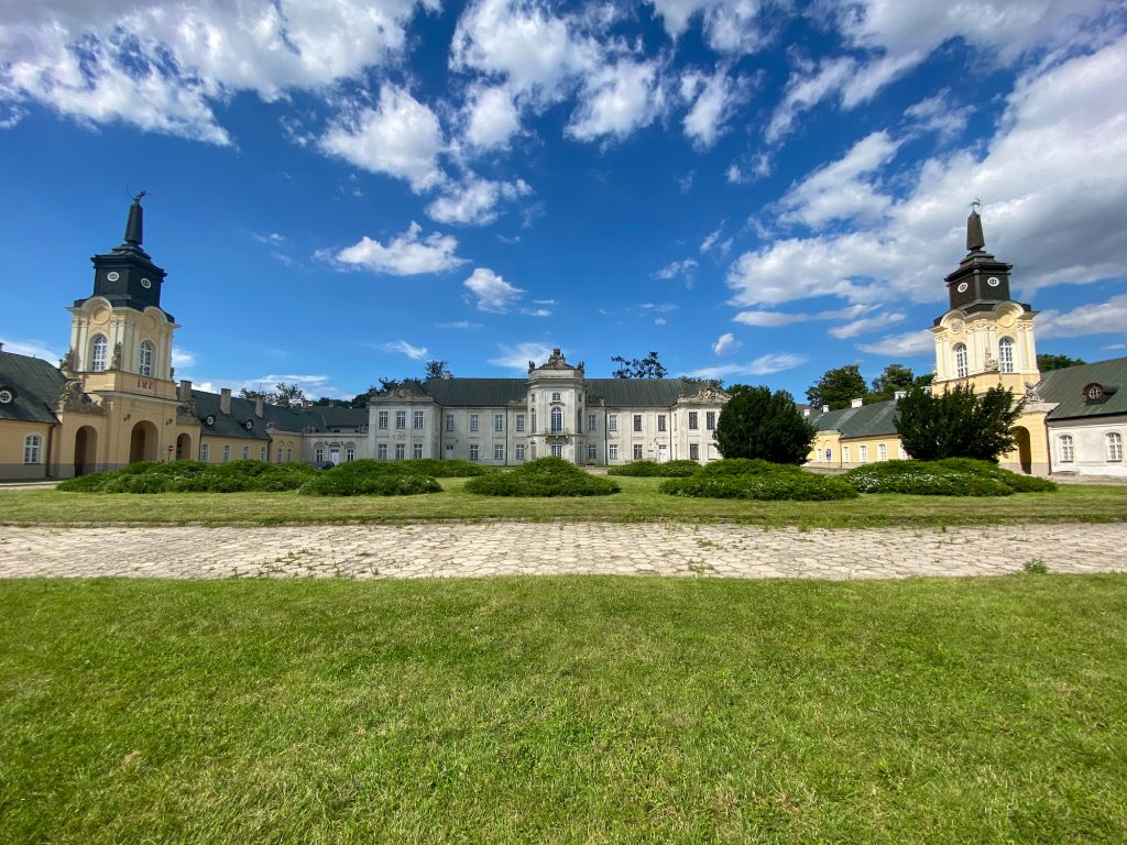 Panorama Pałacu Potockich w Radzyniu Podlaskim - atrakcje lubelskie