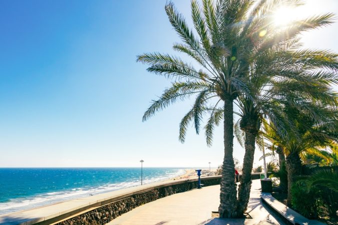 Przewodnik po najpiękniejszych plażach Gran Canarii – od złotych piasków po wulkaniczną czerń